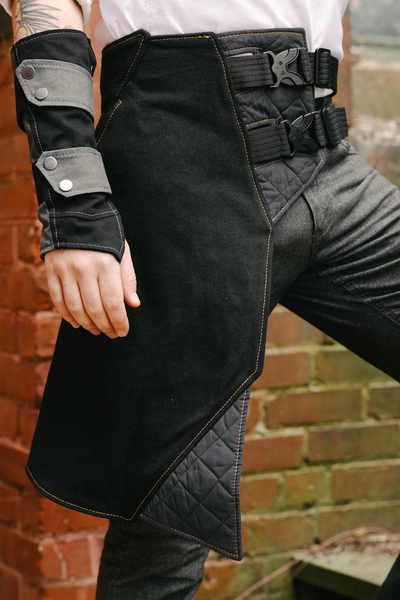 Battle Tasset - Gilded Carbon [Unifit]