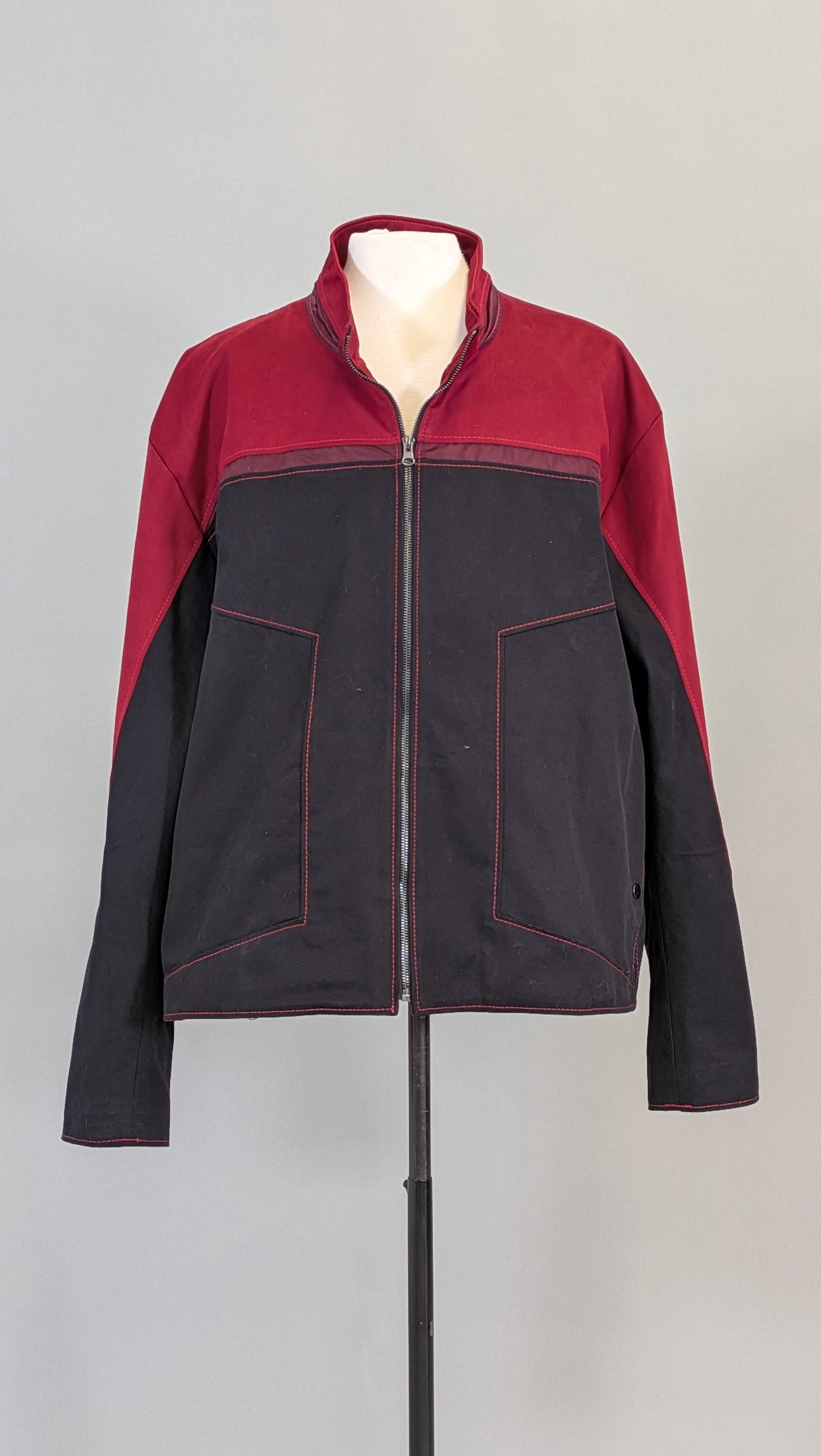 * Starfleet 2401 Riker - Command Red - 57M (Red topstitching)
